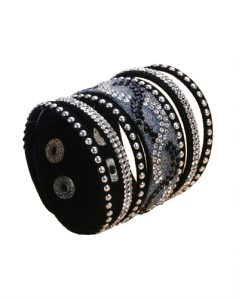 Køb bredt sort armbånd med små skinnende sten 130.139-t