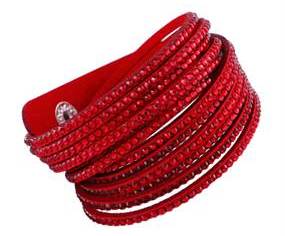Røde accessories til julefrokosten. Rødt armbånd julefrokost accessory