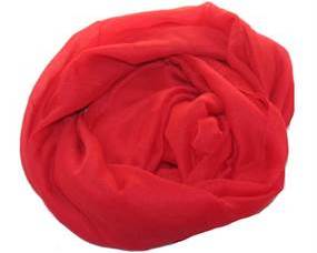 . Tørklæde i rød til julefrokosten. Ensfarvet tørklæde i rød i god kvalitet