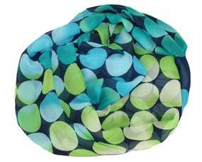 Tørklæde i grøn og blå med store polkaprikkker